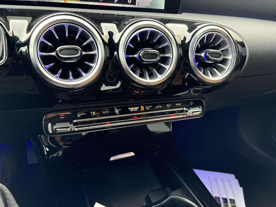 Mercedes-Benz CLA 180 - Imagem 13