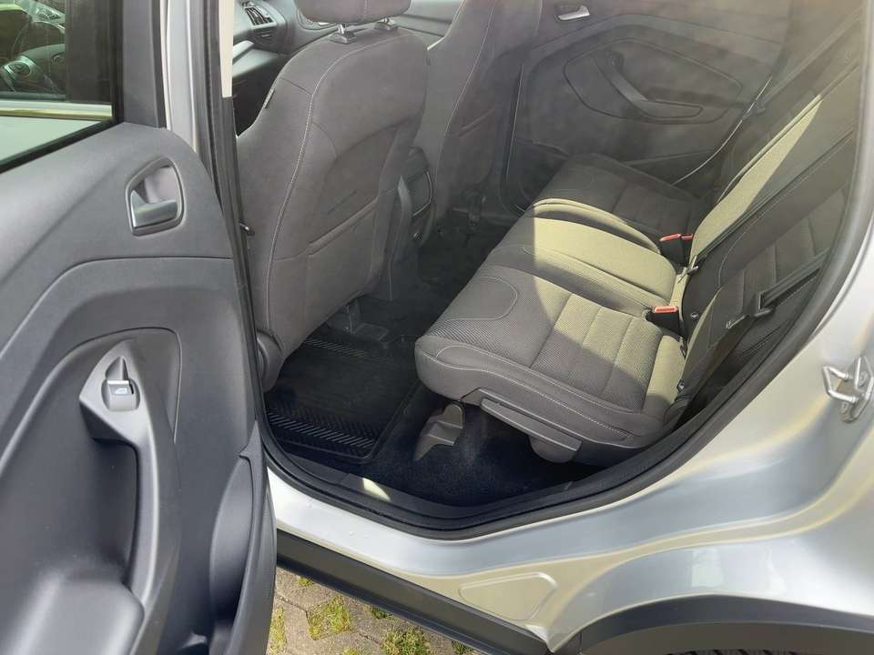 Ford Kuga - Imagem 11