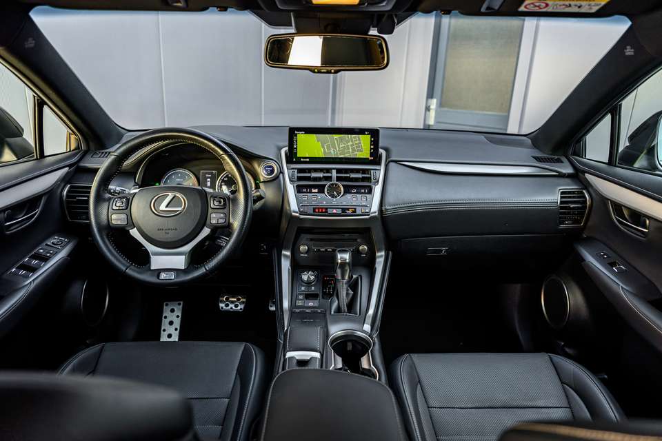 Lexus NX 300h - Imagem 5