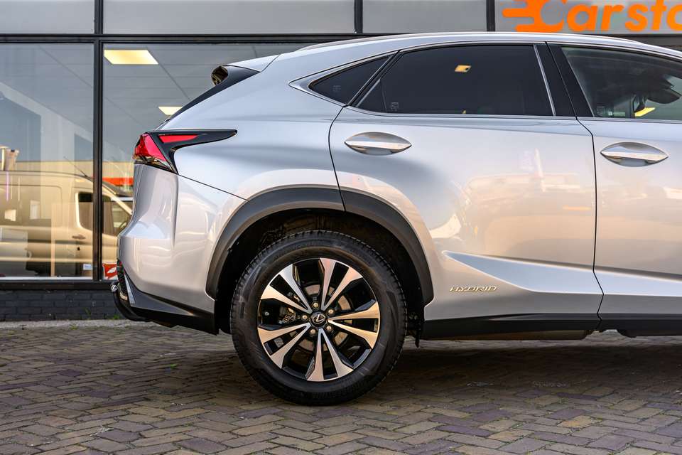 Lexus NX 300h - Imagem 7