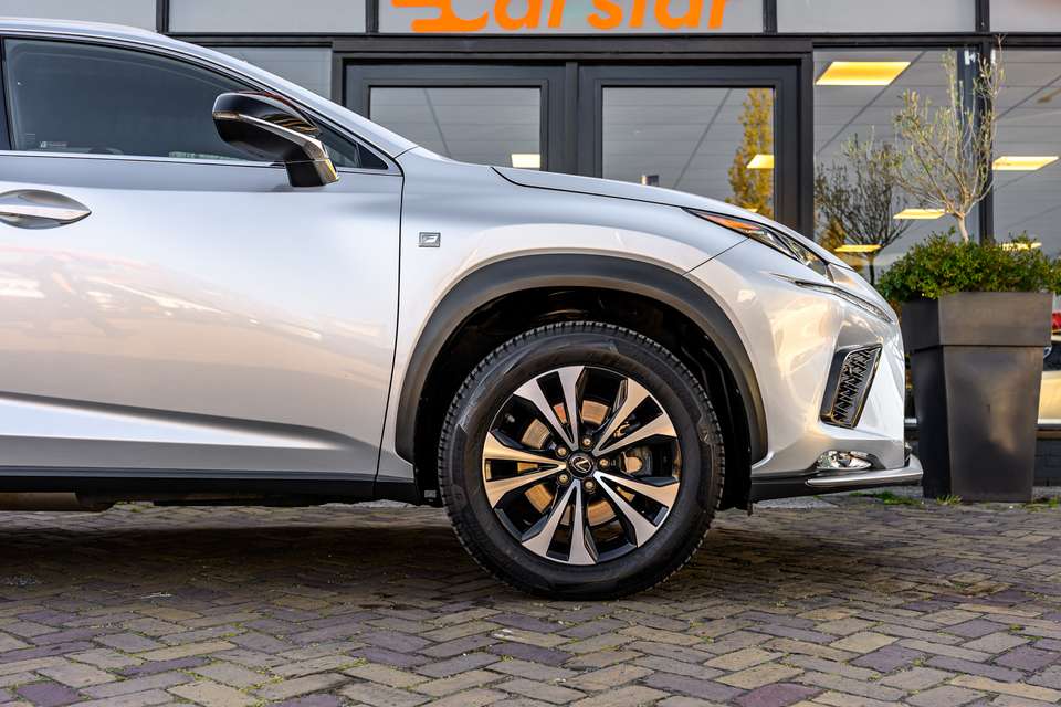 Lexus NX 300h - Imagem 8