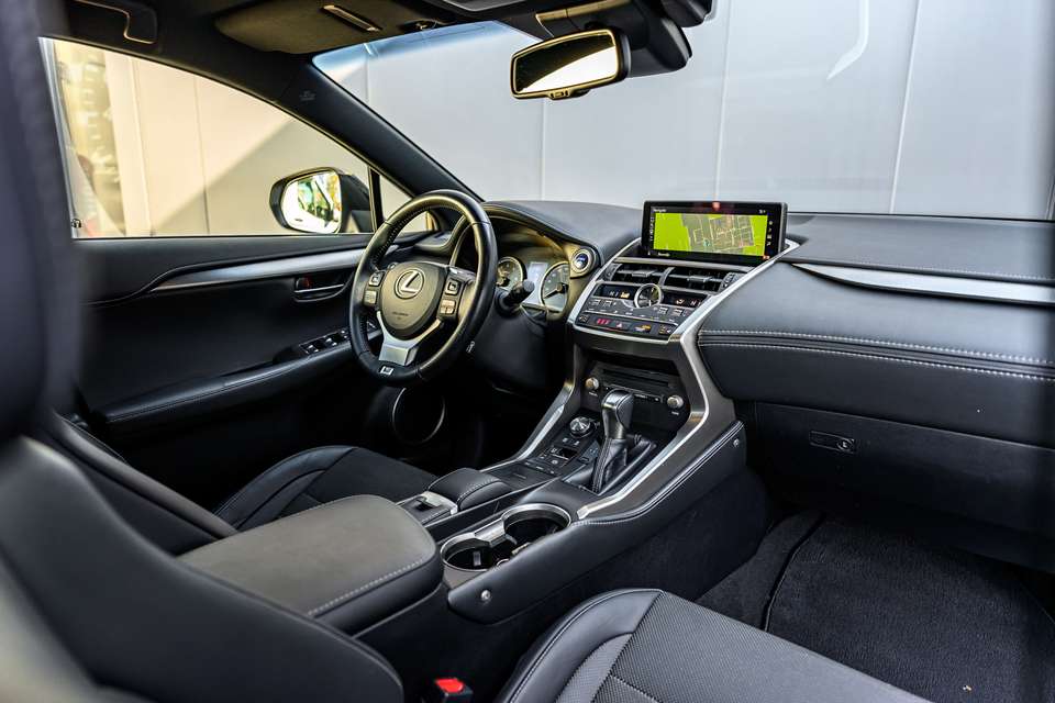 Lexus NX 300h - Imagem 15