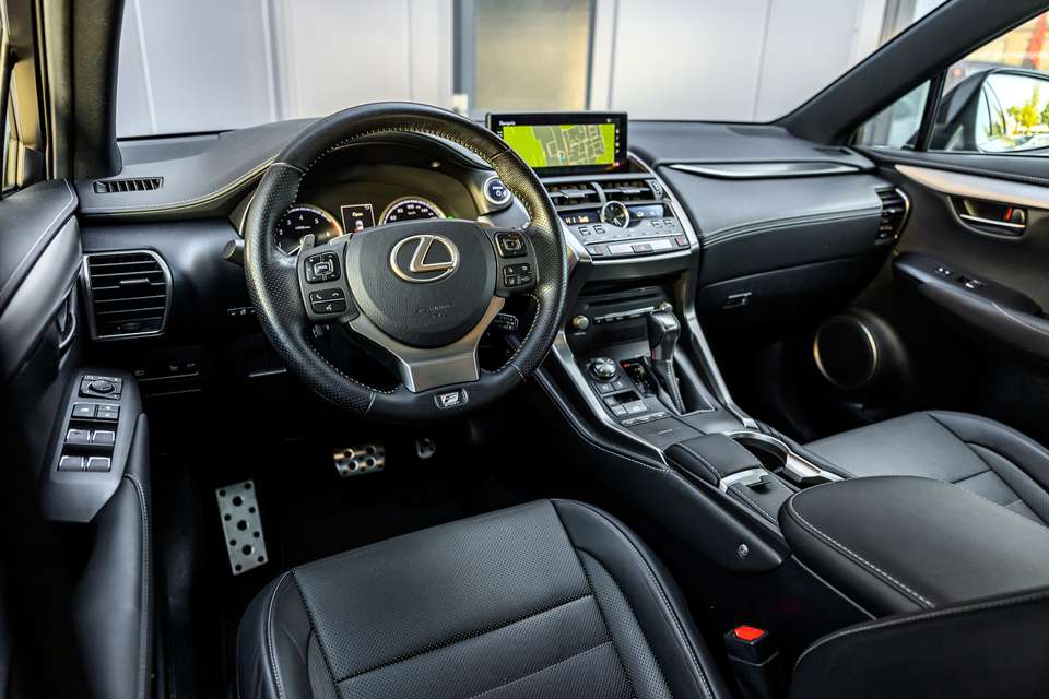 Lexus NX 300h - Imagem 17