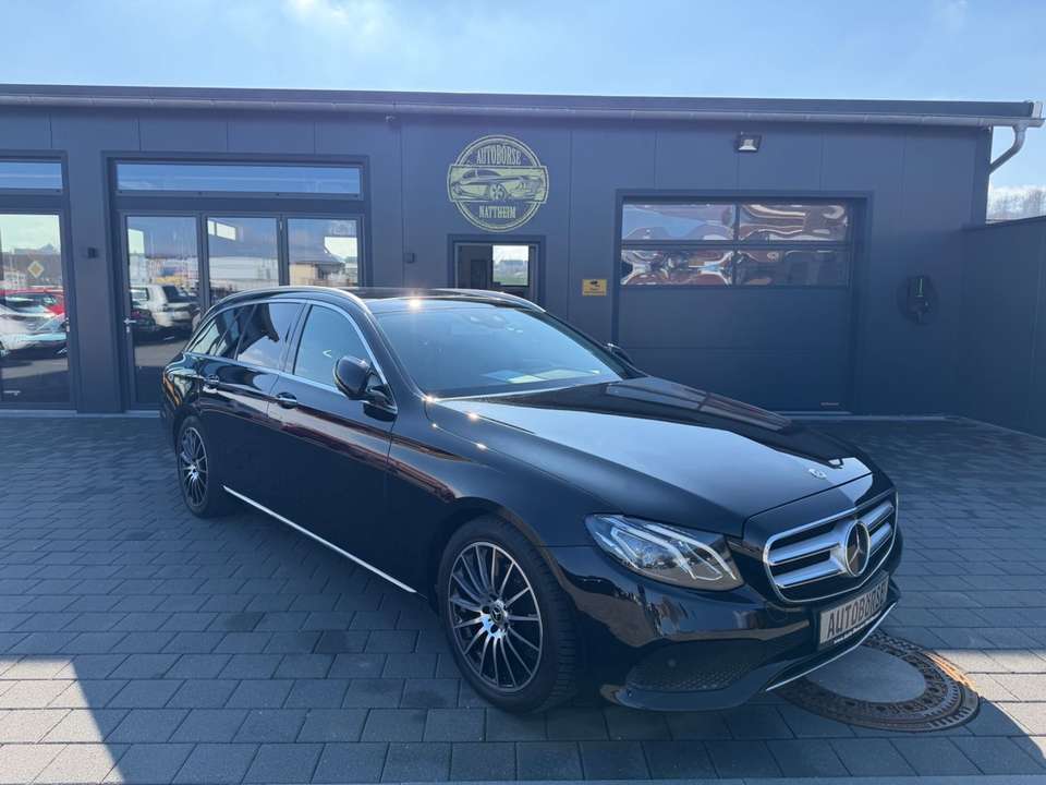 Mercedes-Benz E 220 - Imagem 1