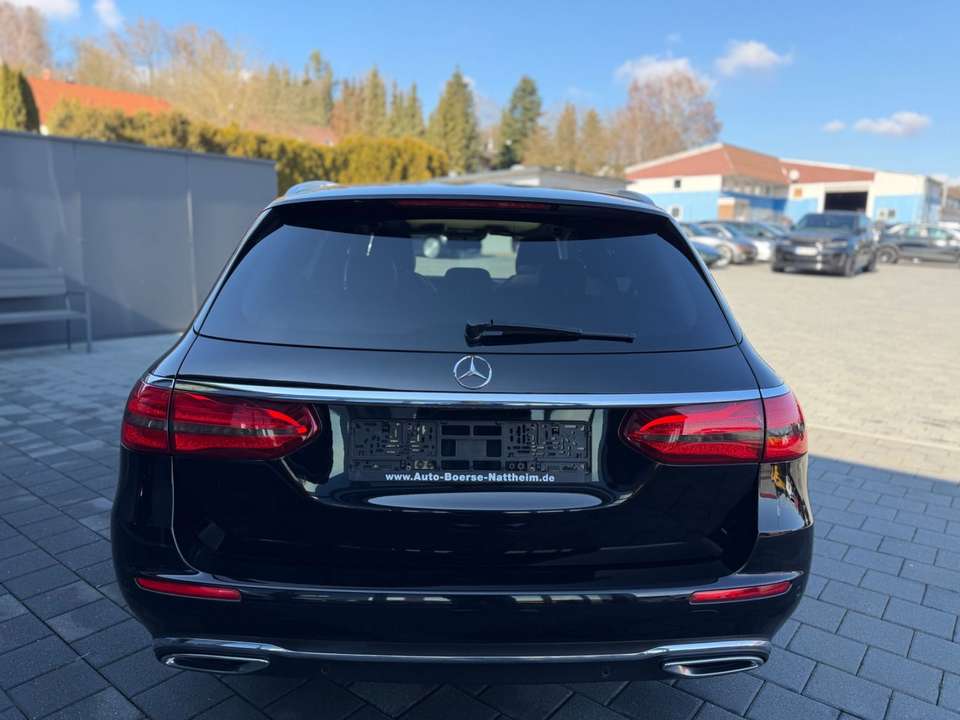 Mercedes-Benz E 220 - Imagem 6