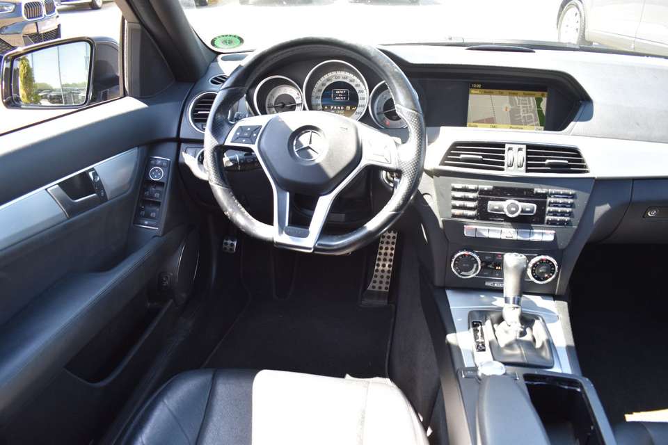 Mercedes-Benz C 300 - Imagem 9