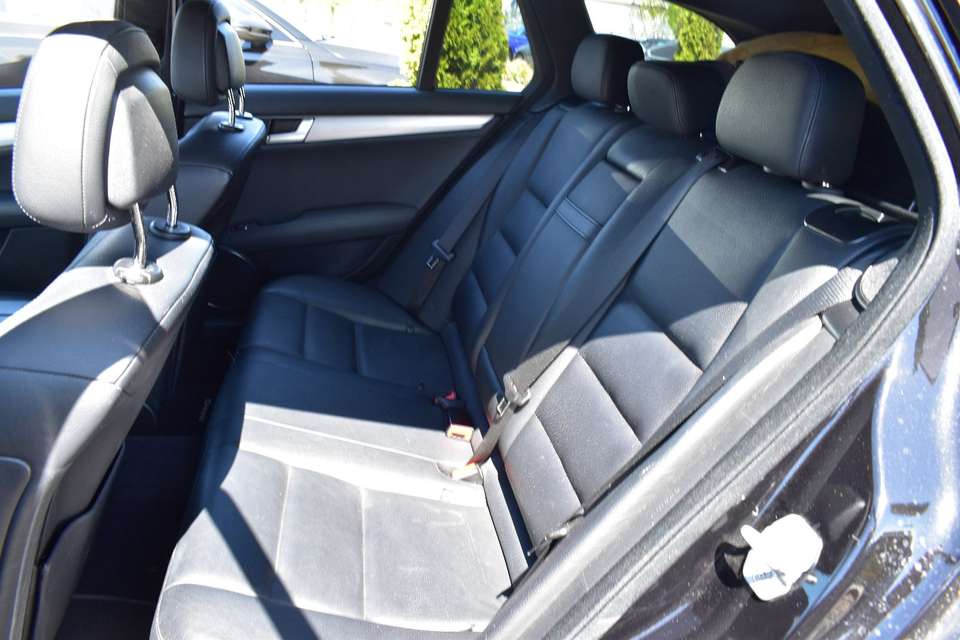 Mercedes-Benz C 300 - Imagem 10