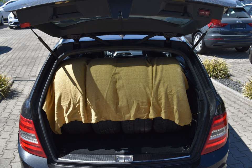 Mercedes-Benz C 300 - Imagem 11