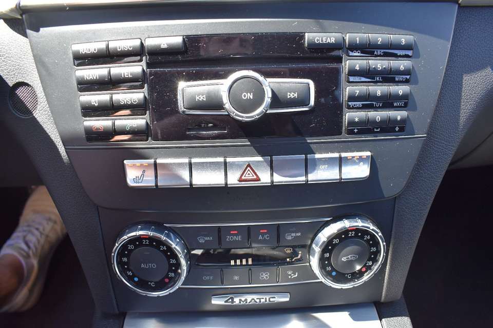 Mercedes-Benz C 300 - Imagem 12