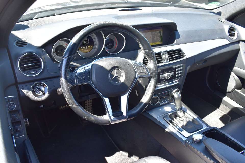 Mercedes-Benz C 300 - Imagem 15