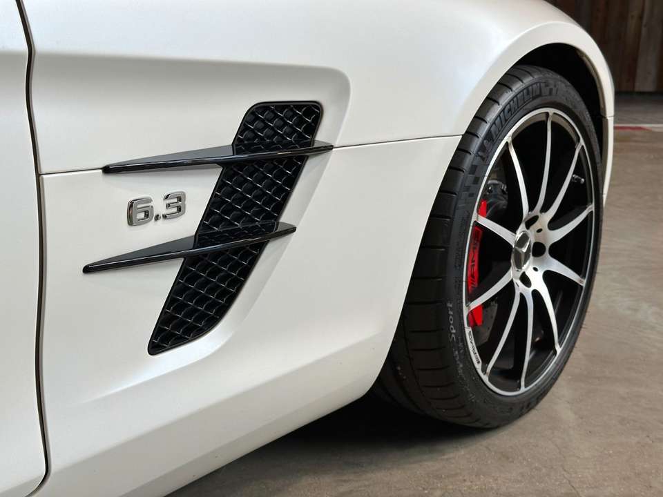 Mercedes-Benz SLS - Imagem 13