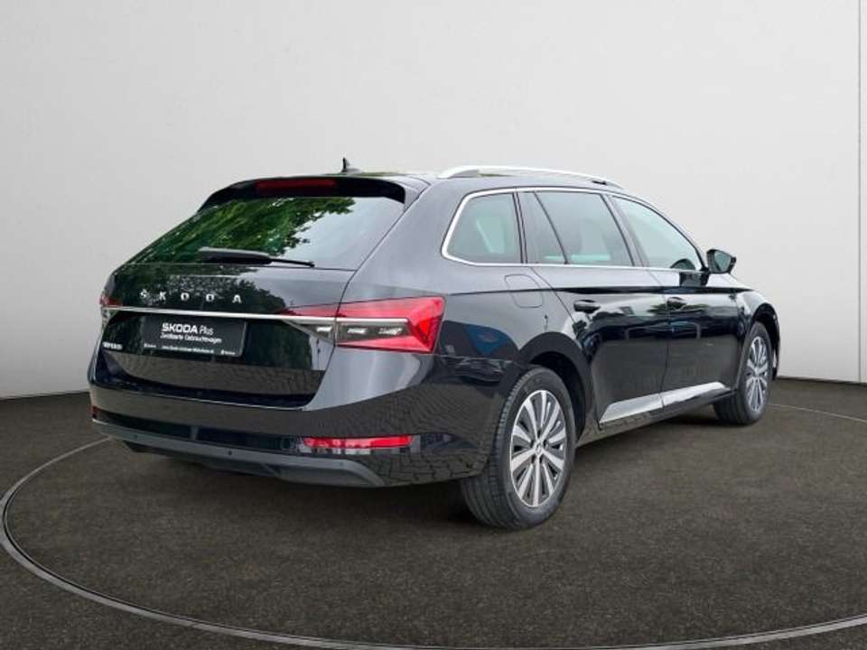 Skoda Superb - Imagem 5