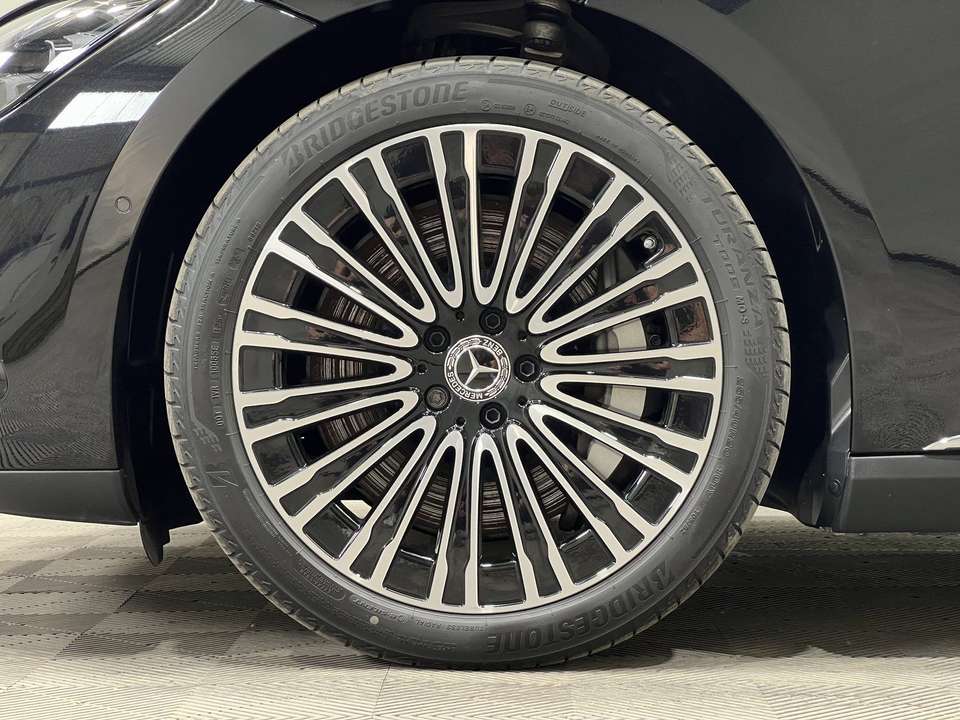 Mercedes-Benz EQE 350 - Imagem 3