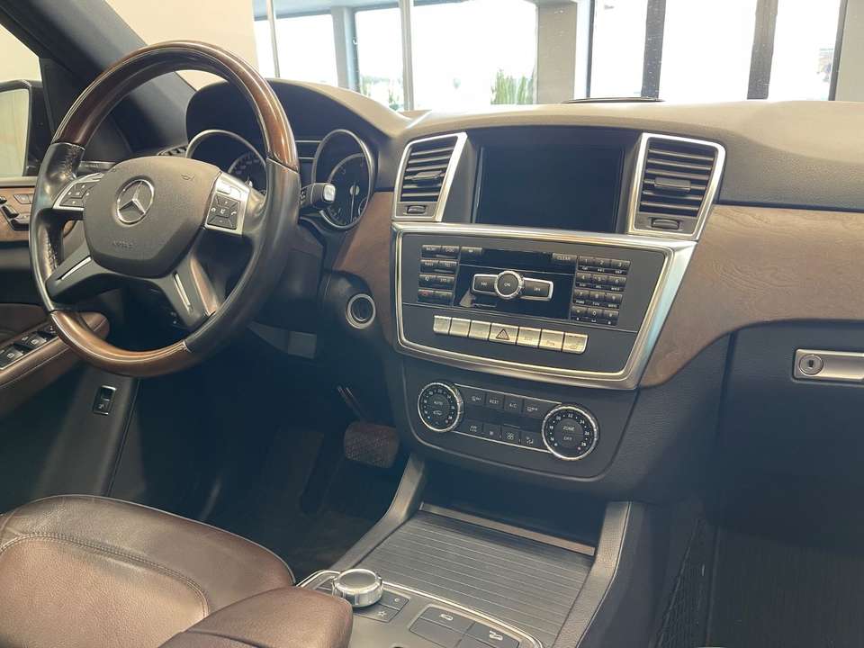 Mercedes-Benz ML 350 - Imagem 12