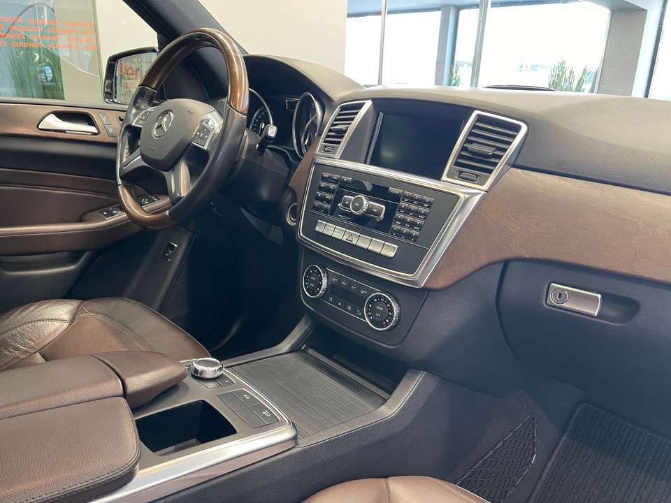 Mercedes-Benz ML 350 - Imagem 13