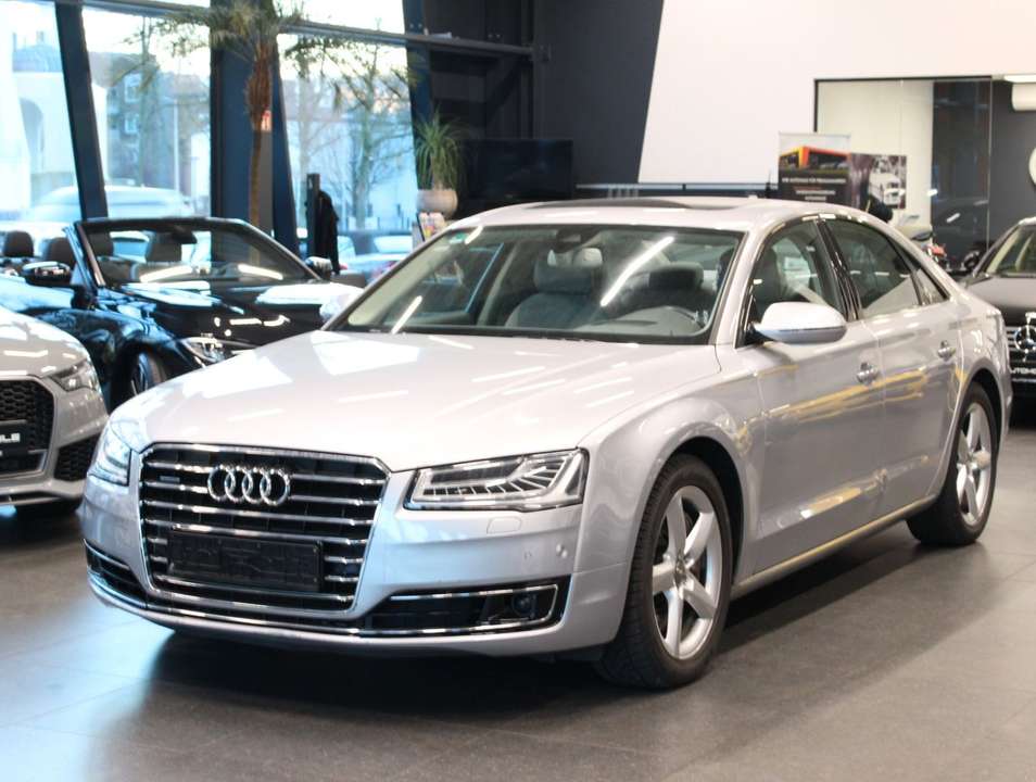 Audi A8 - Imagem 1