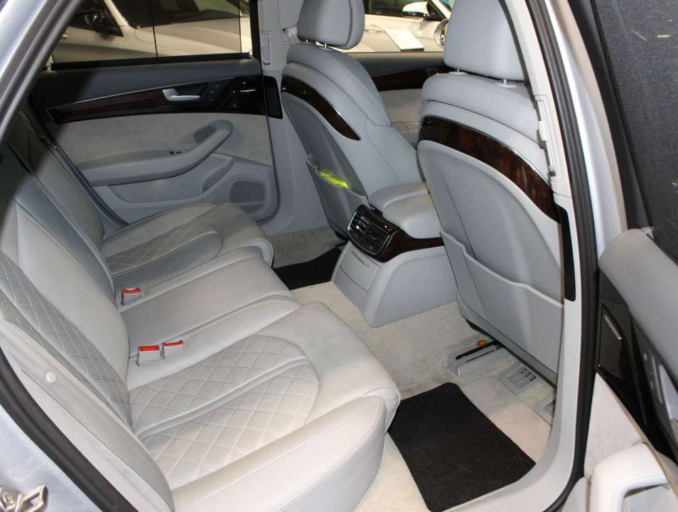 Audi A8 - Imagem 12