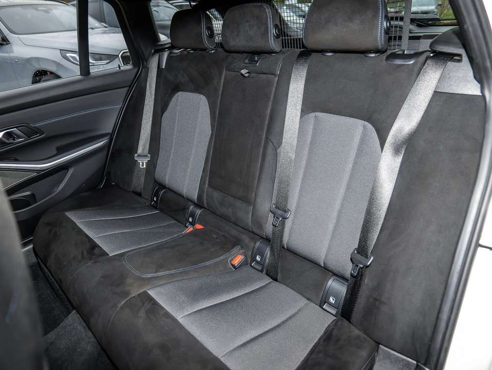 BMW 330 - Imagem 13