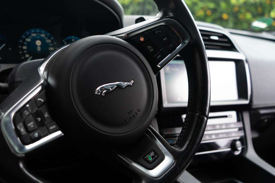 Jaguar F-Pace - Imagem 9