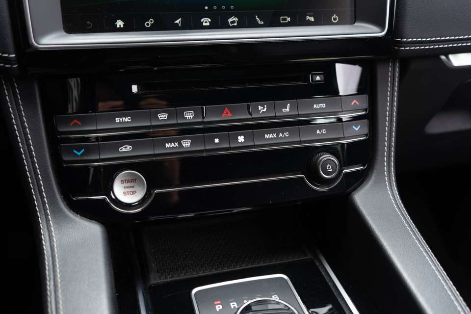 Jaguar F-Pace - Imagem 10