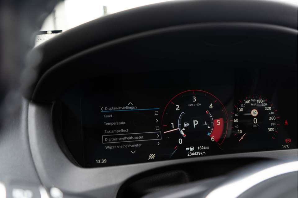 Jaguar F-Pace - Imagem 13