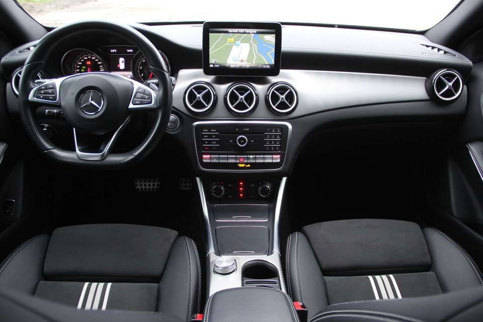 Mercedes-Benz CLA 220 - Imagem 11