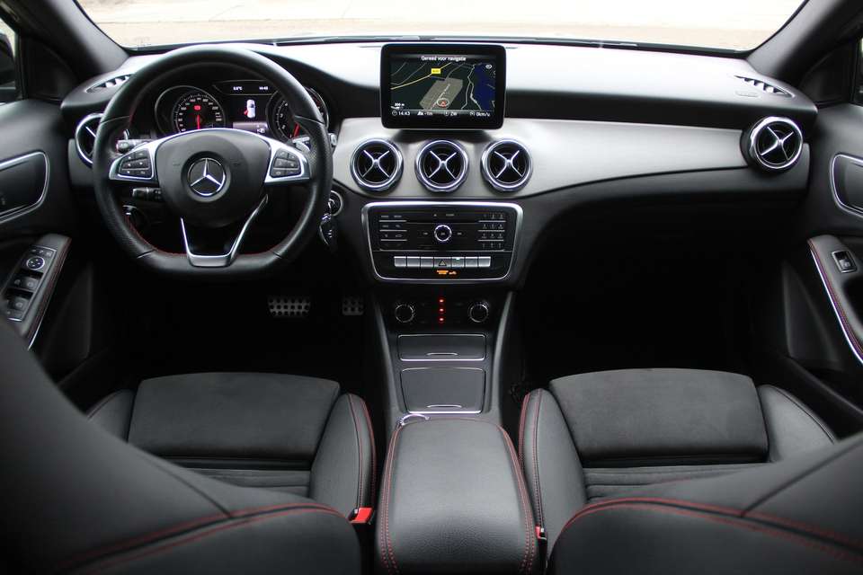 Mercedes-Benz GLA 200 - Imagem 12