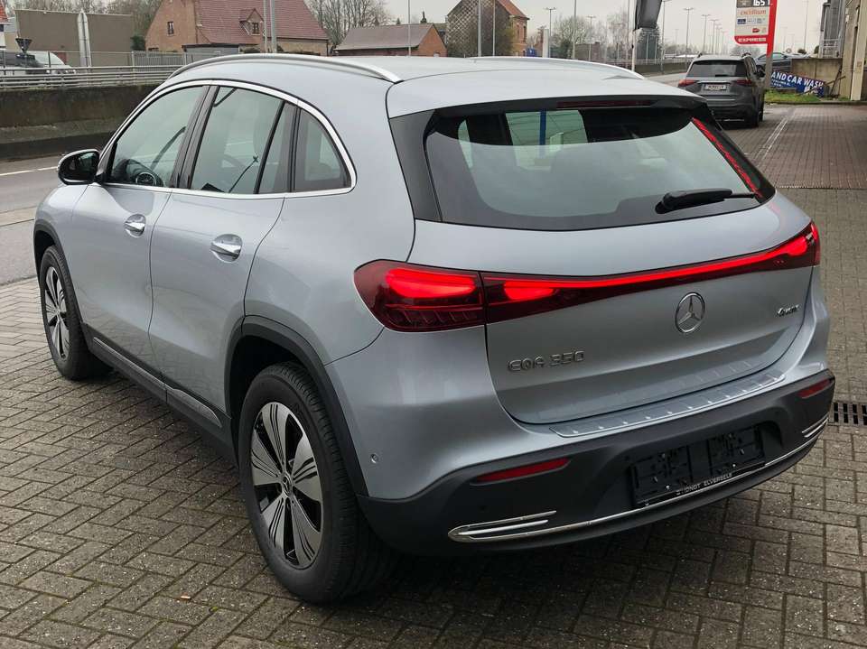 Mercedes-Benz EQA 350 - Imagem 2