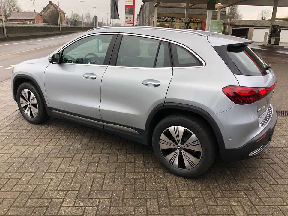 Mercedes-Benz EQA 350 - Imagem 3