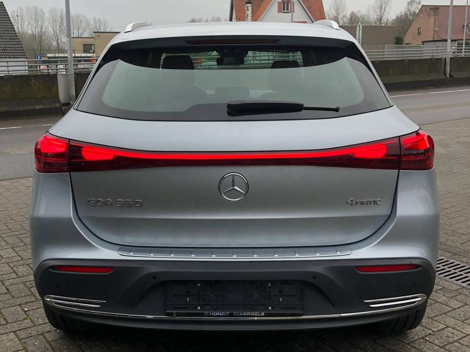 Mercedes-Benz EQA 350 - Imagem 4