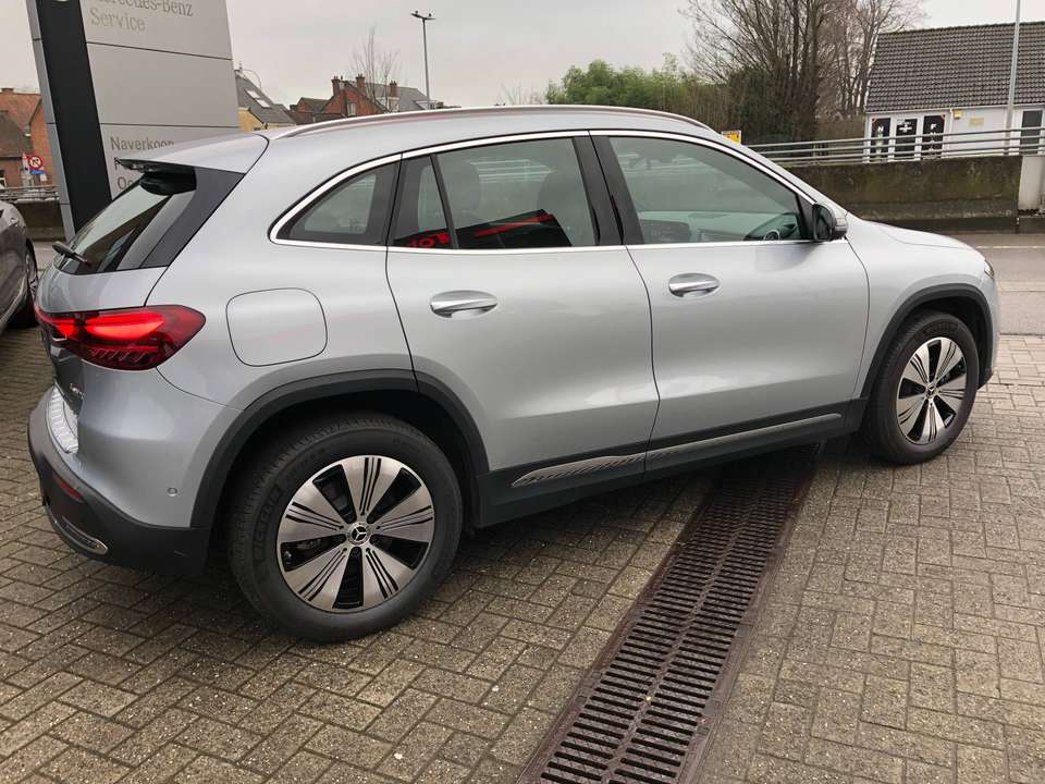 Mercedes-Benz EQA 350 - Imagem 5