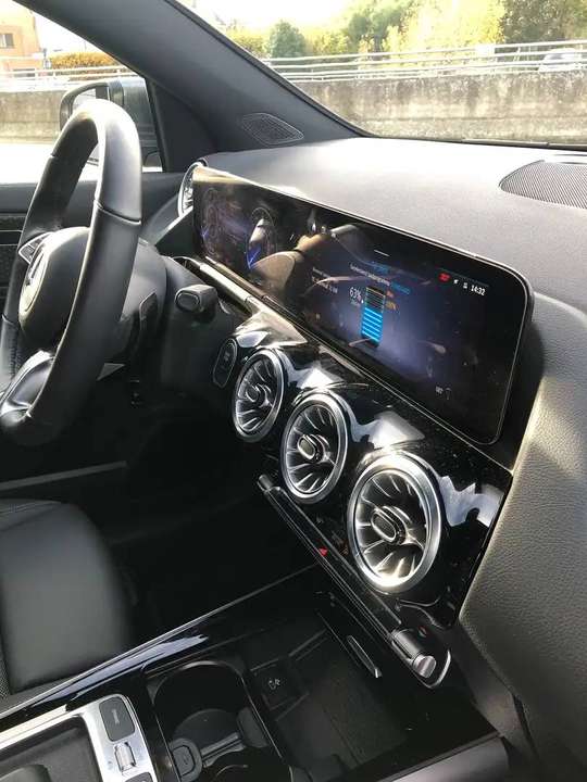 Mercedes-Benz EQA 350 - Imagem 7