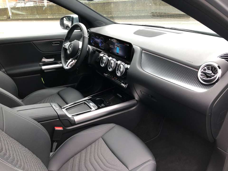 Mercedes-Benz EQA 350 - Imagem 7
