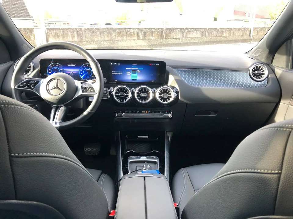 Mercedes-Benz EQA 350 - Imagem 8