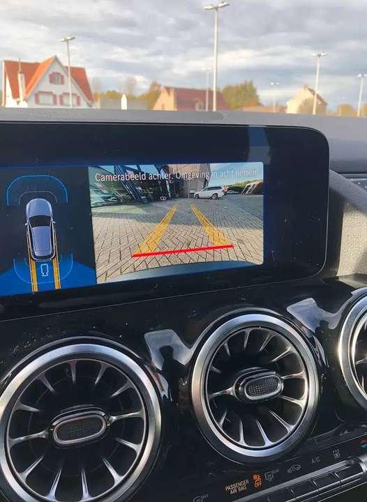 Mercedes-Benz EQA 350 - Imagem 9