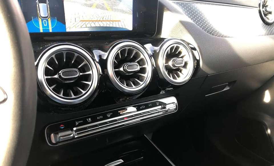 Mercedes-Benz EQA 350 - Imagem 10