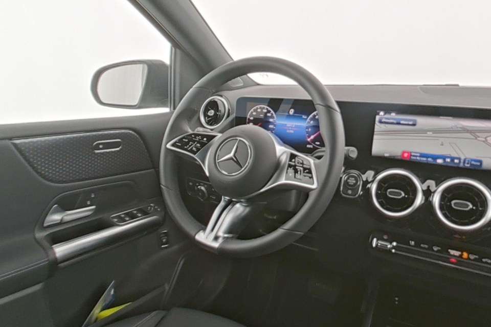 Mercedes-Benz B 180 - Imagem 13