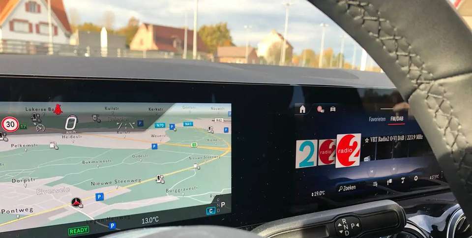 Mercedes-Benz EQA 350 - Imagem 15