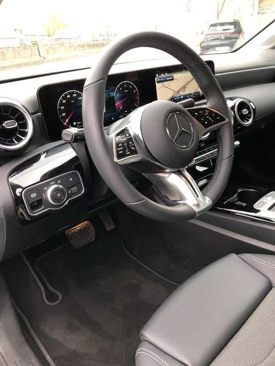 Mercedes-Benz A 180 - Imagem 15