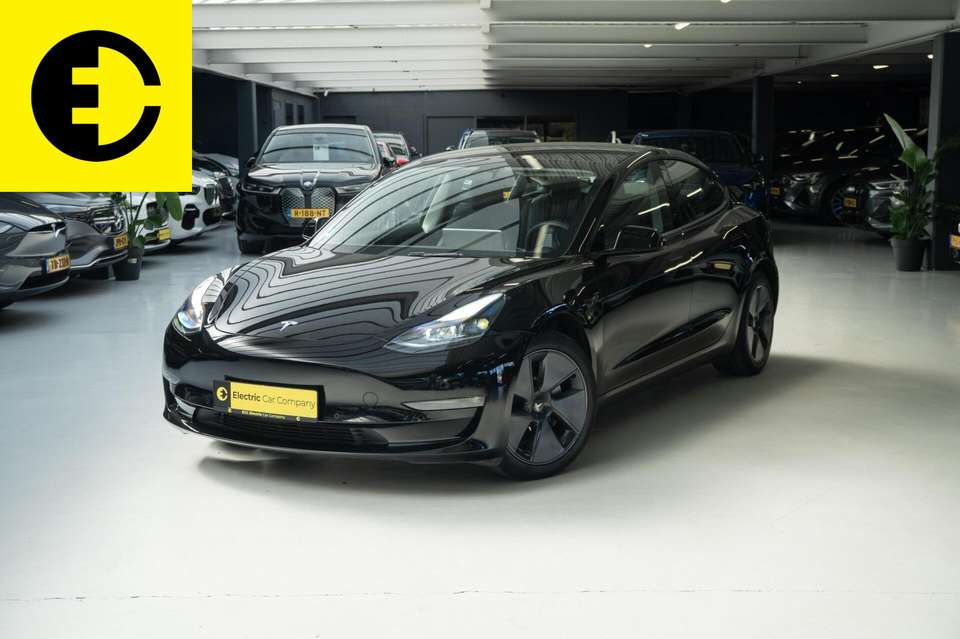 Tesla Model 3 - Imagem 1