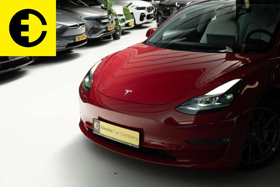 Tesla Model 3 - Imagem 2