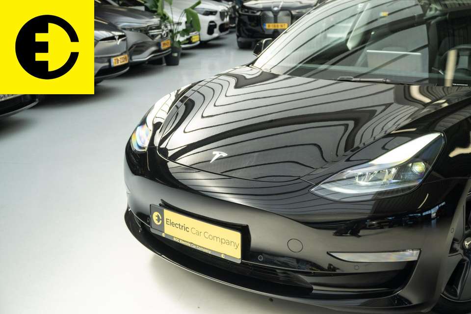 Tesla Model 3 - Imagem 2