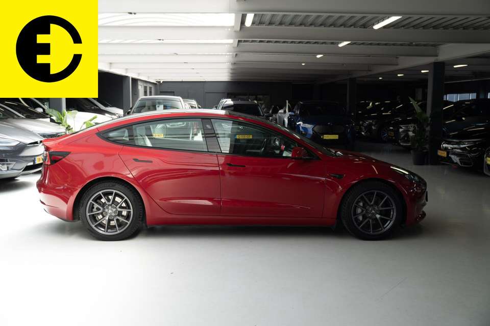 Tesla Model 3 - Imagem 8