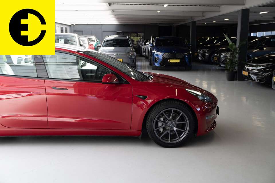 Tesla Model 3 - Imagem 10