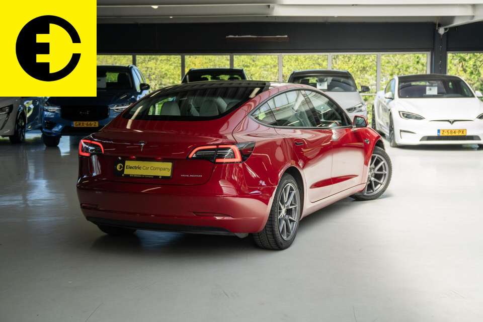 Tesla Model 3 - Imagem 11