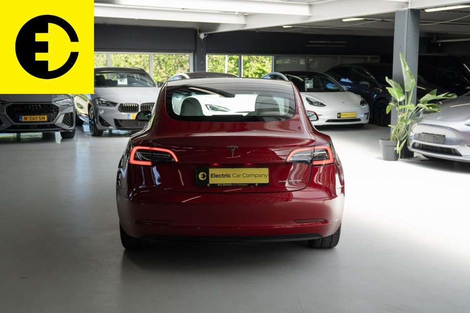Tesla Model 3 - Imagem 12