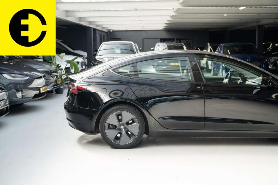 Tesla Model 3 - Imagem 11