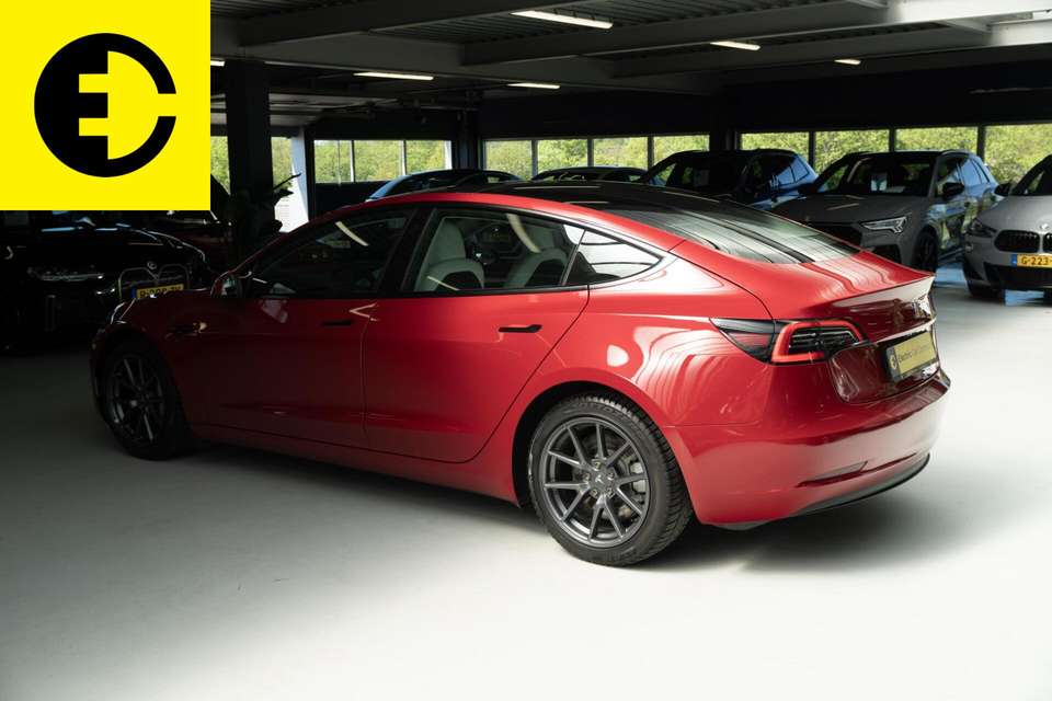 Tesla Model 3 - Imagem 13