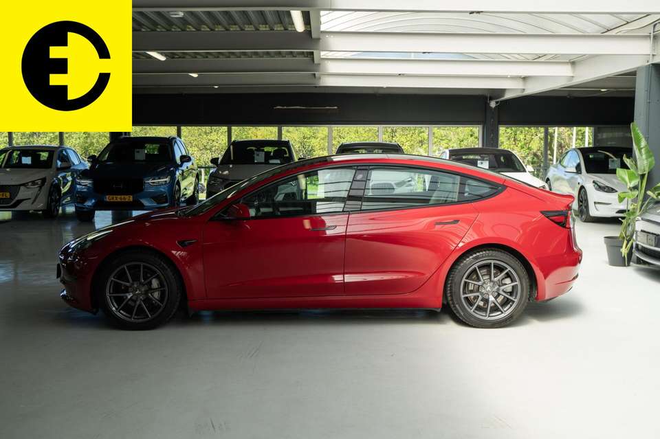 Tesla Model 3 - Imagem 14