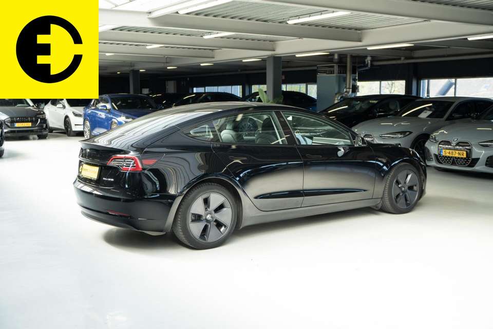 Tesla Model 3 - Imagem 13
